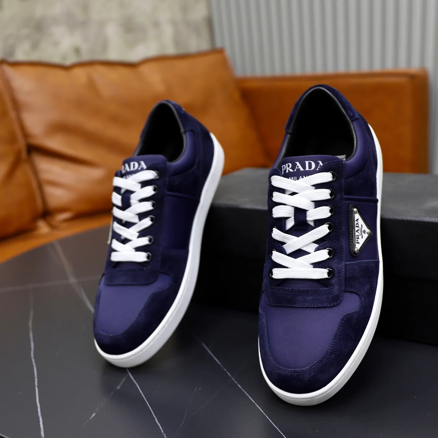 Factory price: 600💰Top original order Brand: PRADA (Prada) Standard code: Men's size 38/44 (45 can be customized) Grade: Same as the official website Material: Original cowhide surface splicing, cowhide lining, original wear-resistant soft outsole Style category: casual sports shoes, young fashion, European and American trends, British style Color: actual picture color